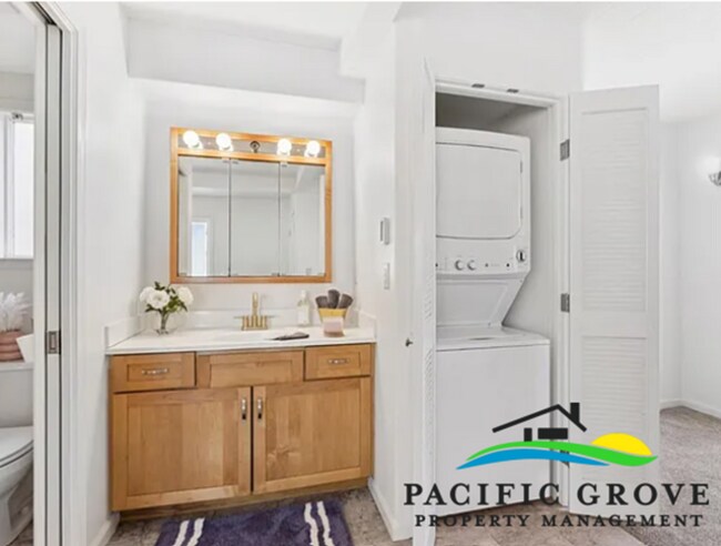 Building Photo - Cozy Coastal Retreat with Ocean Glimpses in Pacific Grove