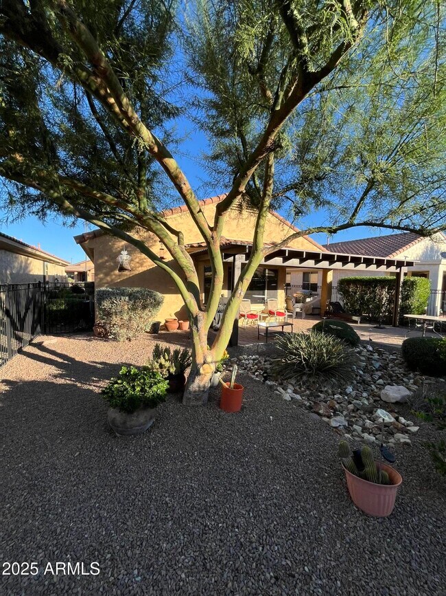 Building Photo - 26197 W Vista N Dr