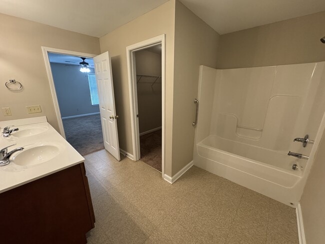 Building Photo - 708 Chatham Ct