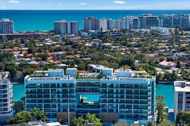 Building Photo - 9221 E Bay Harbor Dr