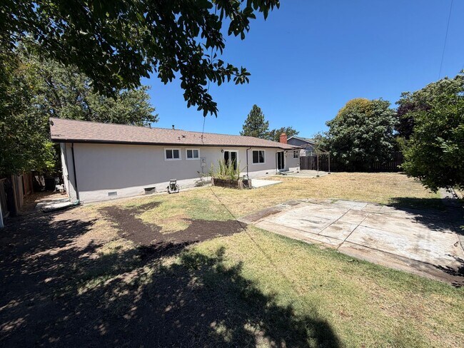 Building Photo - 3 Bedroom | 2 Bathroom | Single family home in Golf Course Terrace