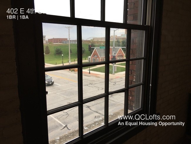 Building Photo - Halligan Coffee Company Lofts- 1 BR Riverview