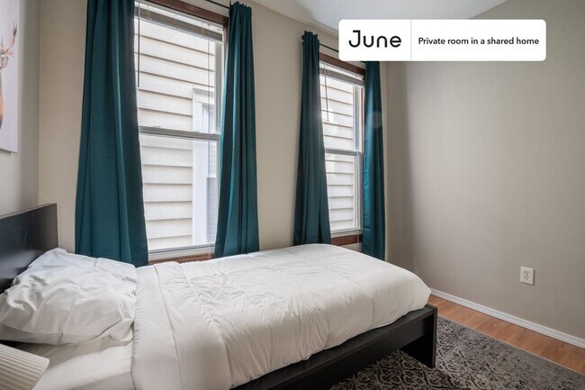 Building Photo - Room in Shared 4 bed/1 bath home