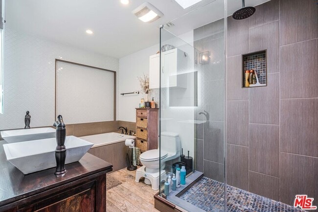 Building Photo - 12413 Beatrice St