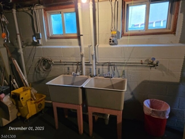 Building Photo - 174 Highland Cross