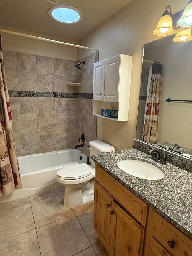 Building Photo - Beautiful patio home with 2 car garage, central air, fenced yard and covered patio