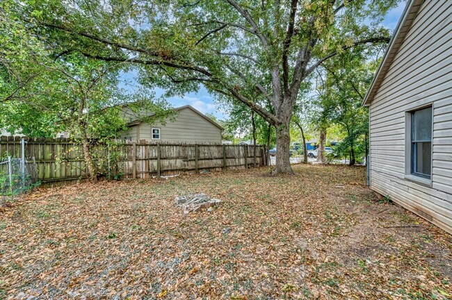 Building Photo - Newly remodeled 2 bedroom / 1 bath house!