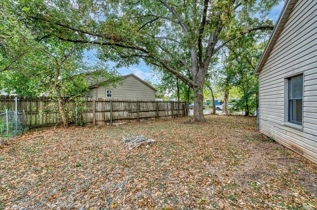 Building Photo - Well-maintained 2BD 1BA Home in Waco