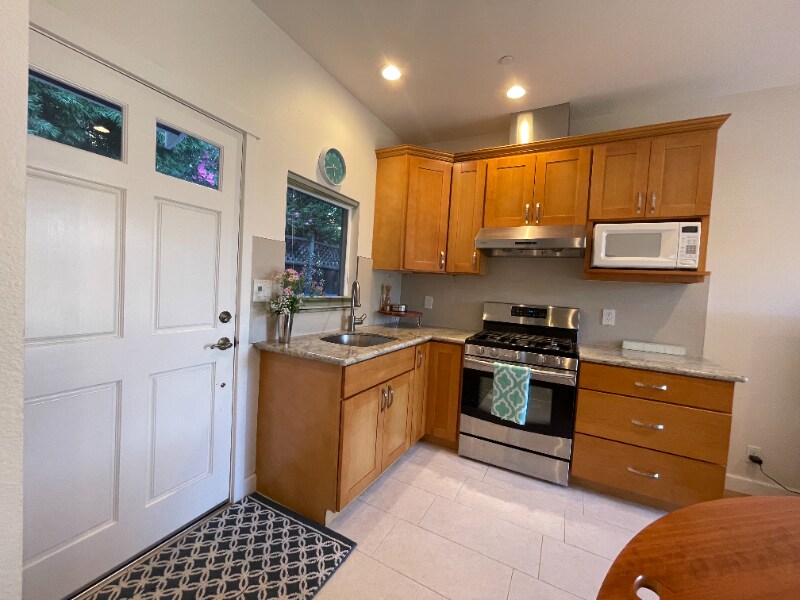 Building Photo - 1363 Los Arboles Ave