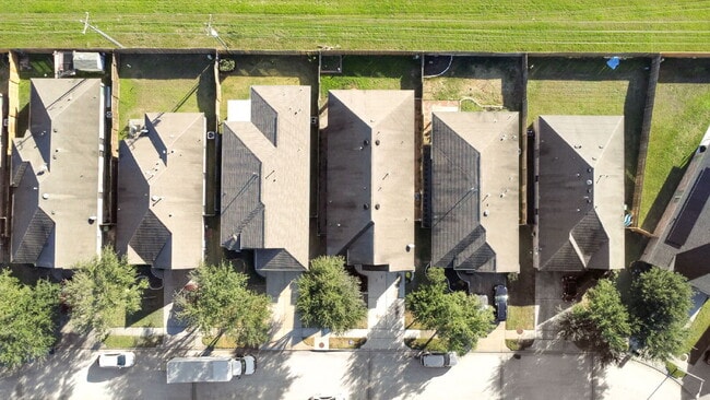 Building Photo - Beautiful one-story home in desirable Imperial Oaks Park, backing to a peaceful greenbelt with no...