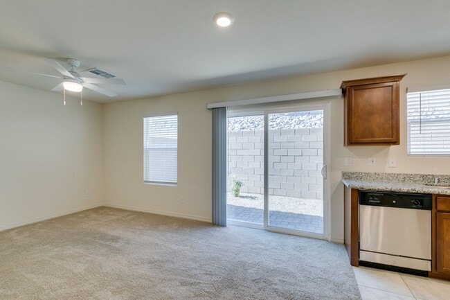 Building Photo - GORGEOUS TOWNHOME*UPGRADED*ALL APPLIANCES*...