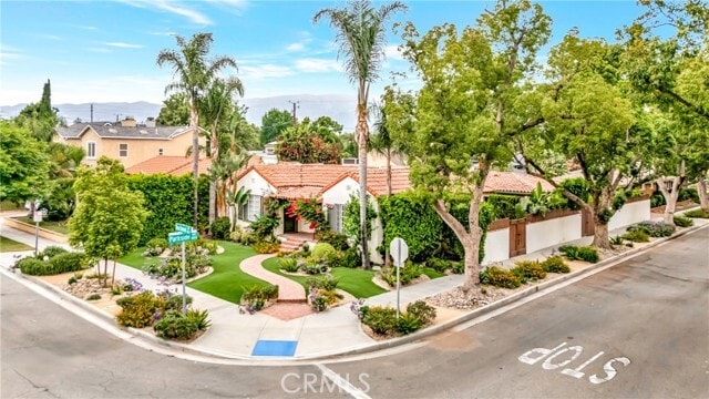 Building Photo - 546 S Beachwood Dr