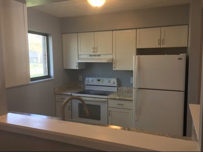 Building Photo - 7767 Betsy Ross Cir