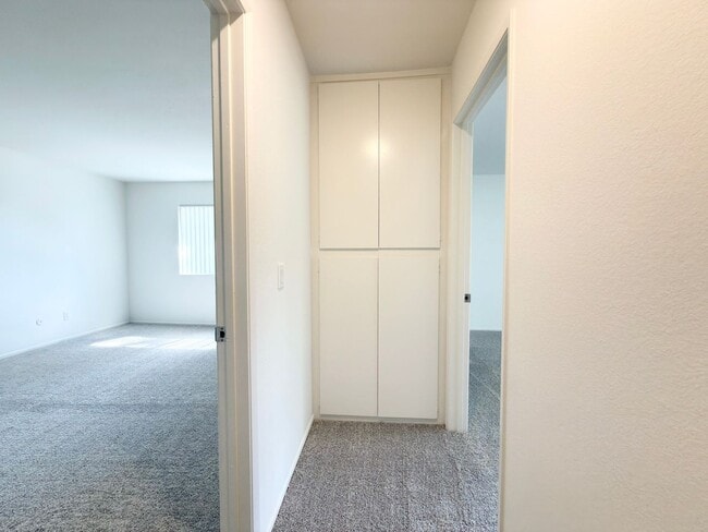 Building Photo - Spacious Townhome in Fire Mtn. w/ Attached Garage!