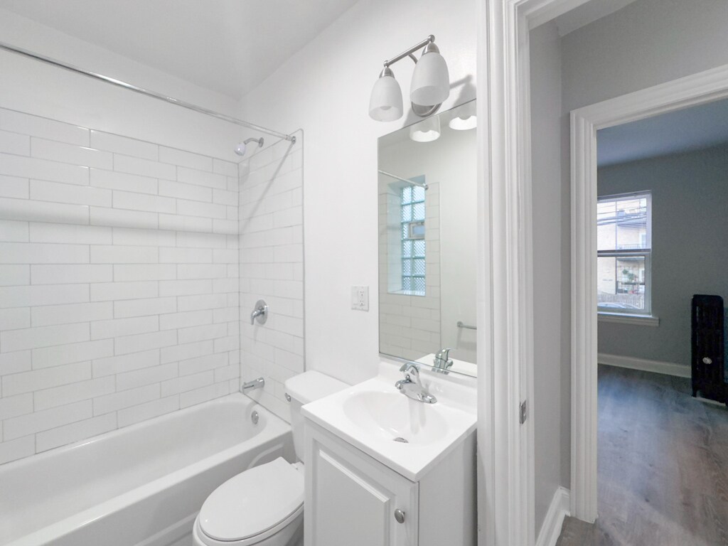 Building Photo - 4031 N Kenmore Ave