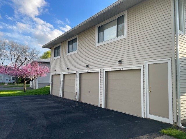 Building Photo - 894 Eastbrooke Ln