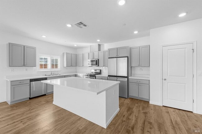 Building Photo - 655 Honey Bee Rd