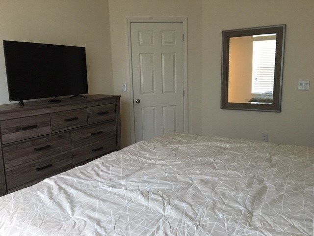 Building Photo - 1438 Chelsea Dr