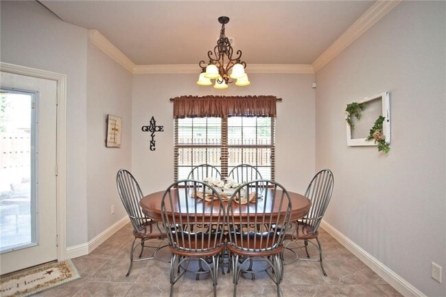 Building Photo - 1051 Hunters Pointe