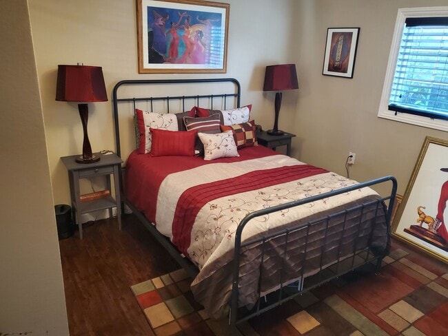 Building Photo - Available now! Emeryville 4 bedroom 3 bath house with Studio loftspace unit