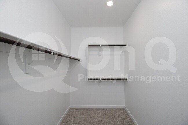 Building Photo - 3303 S Piedra Cir