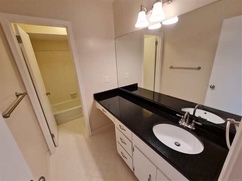 Building Photo - 6474 Halcyon Dr