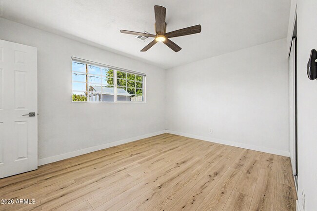 Building Photo - 2526 W Orchid Ln