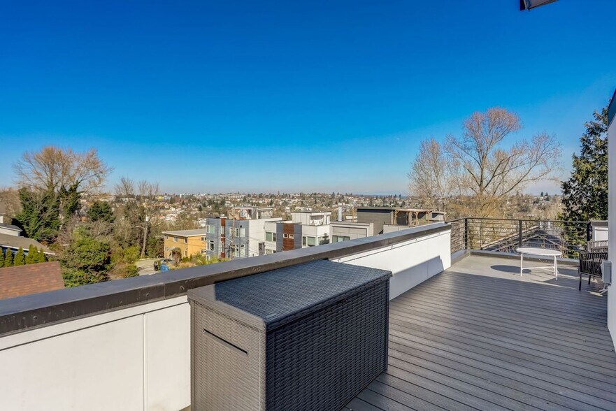 Building Photo - 1761 16th Ave S