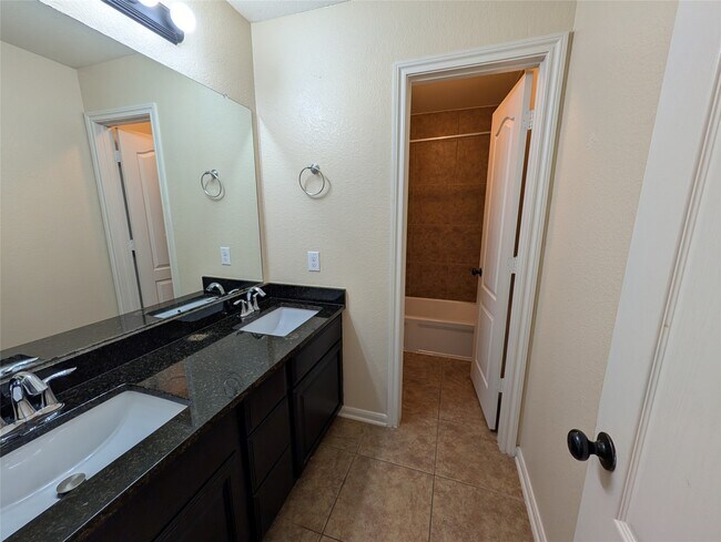 Building Photo - 6614 Hunters Creek Ln