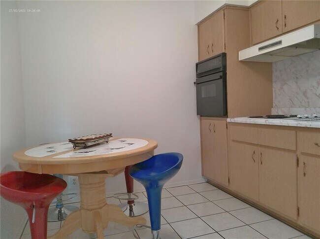 Building Photo - 2011 Australia Way W