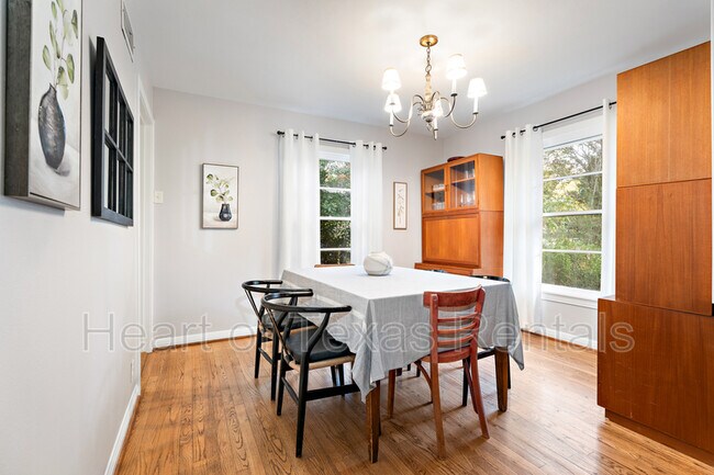 Building Photo - 3300 Adeline Dr