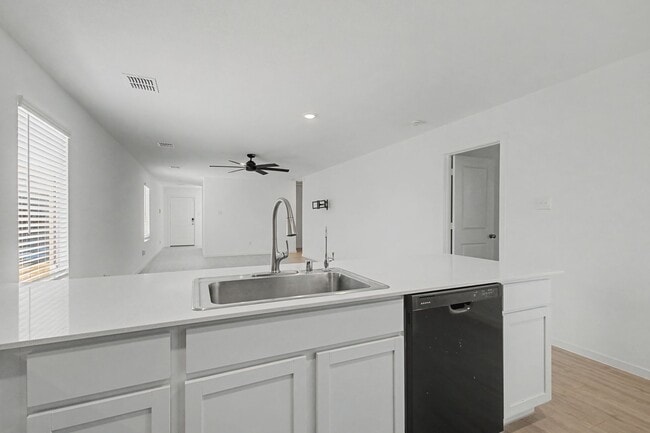 Building Photo - 6732 Bramblewood Dr