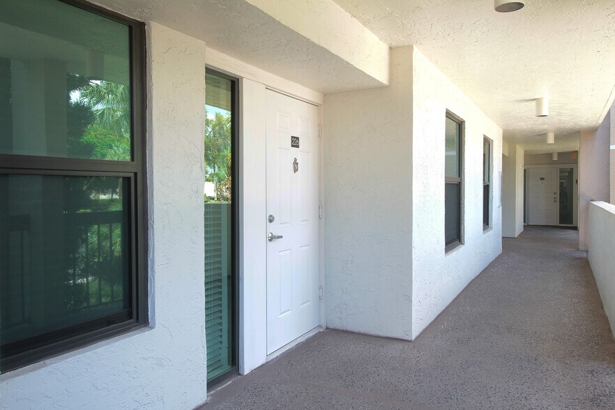 Building Photo - 6562 Boca del Mar Dr