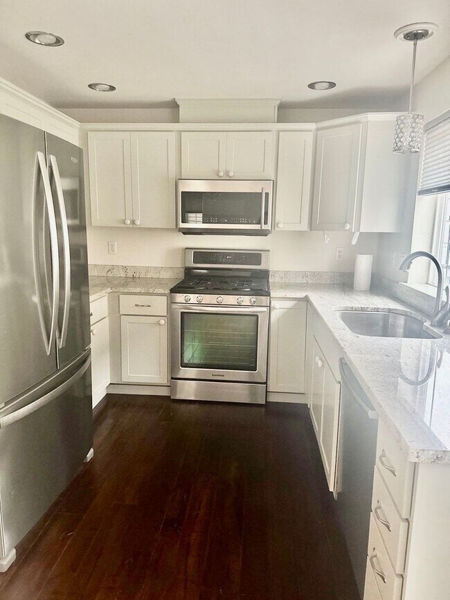 Building Photo - Spacious 2-Bed Townhouse in Seattle’s Greenwood / Phinney Area