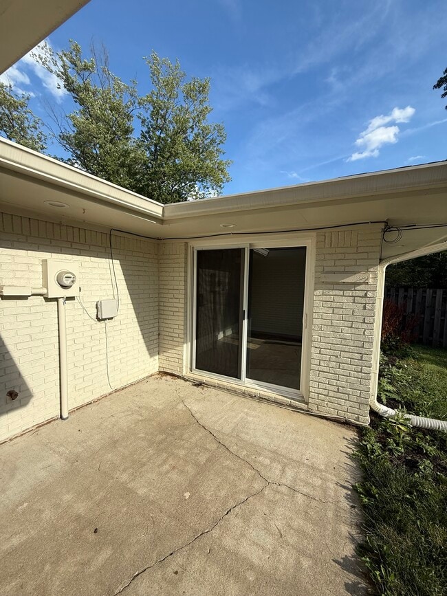 Building Photo - 612 Kinzer Ave