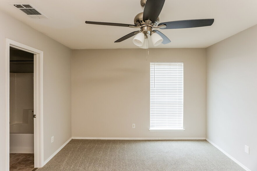Building Photo - 9715 Checota Dr