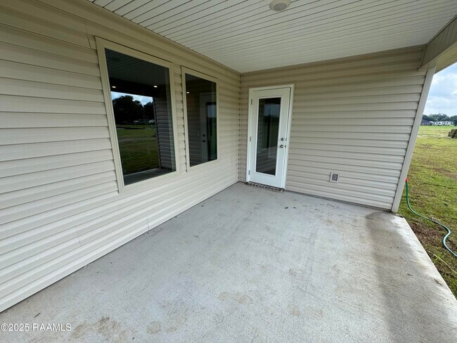Building Photo - 226 Sidney Oaks Dr