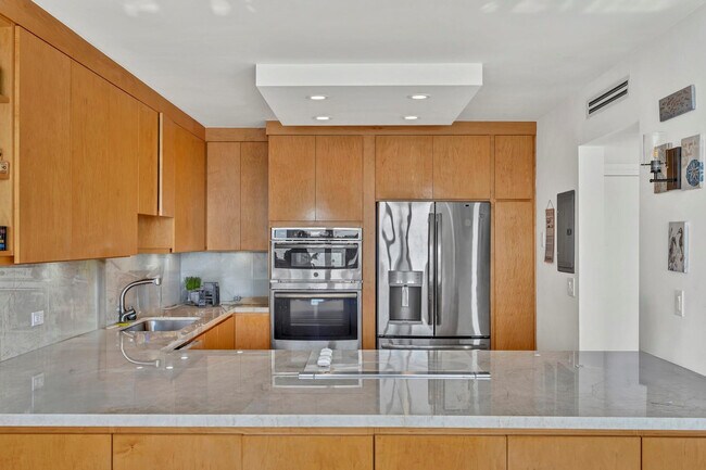 Building Photo - 11930 N Bayshore Dr