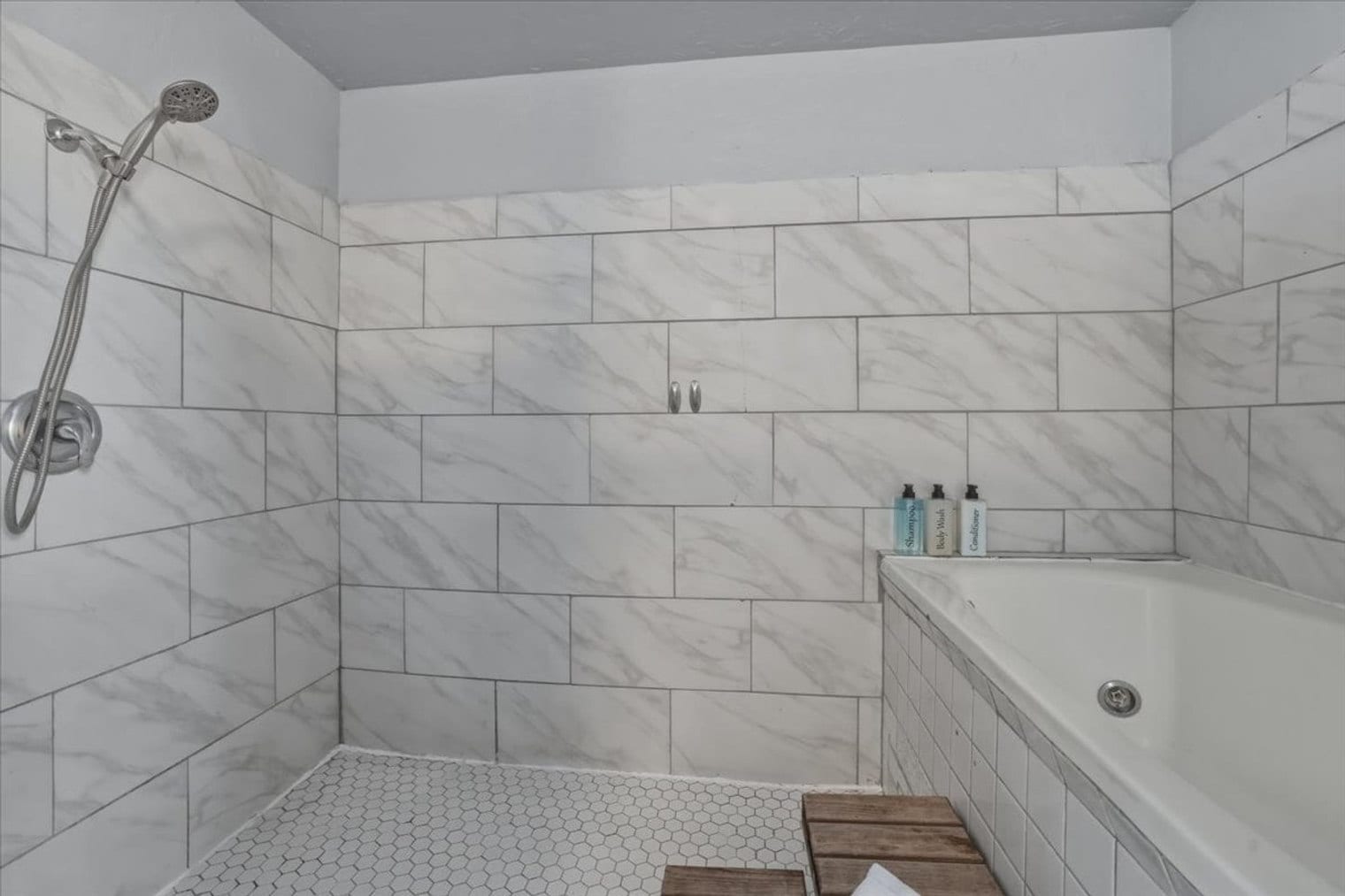 Building Photo - 290 E 4th S