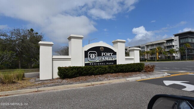 Building Photo - 7990 Baymeadows Cir E