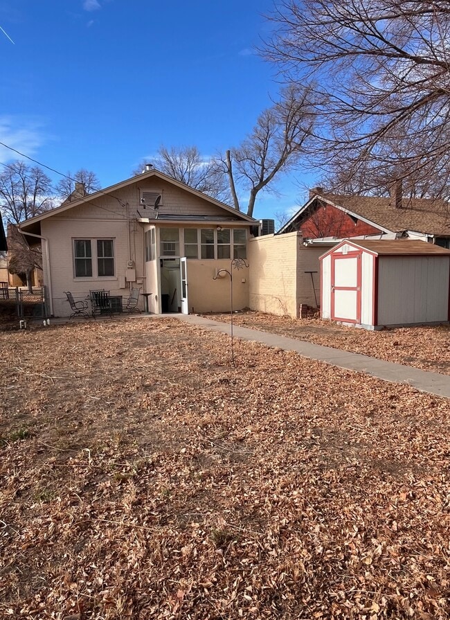 Building Photo - 1322 Lake Ave