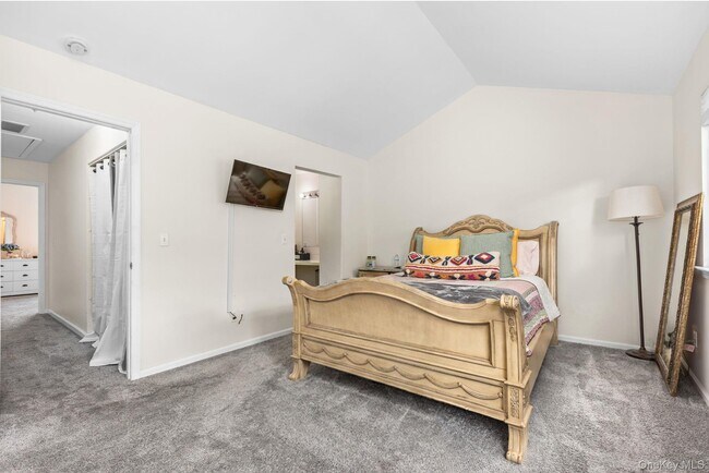 Building Photo - 702 Somerset Knoll