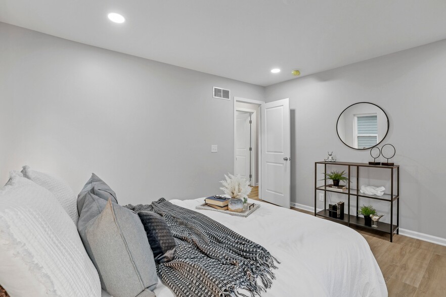 Bedroom with generous closet and beautiful morning light - 187 N Harris Ave