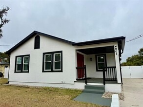 Building Photo - 901 Concord St