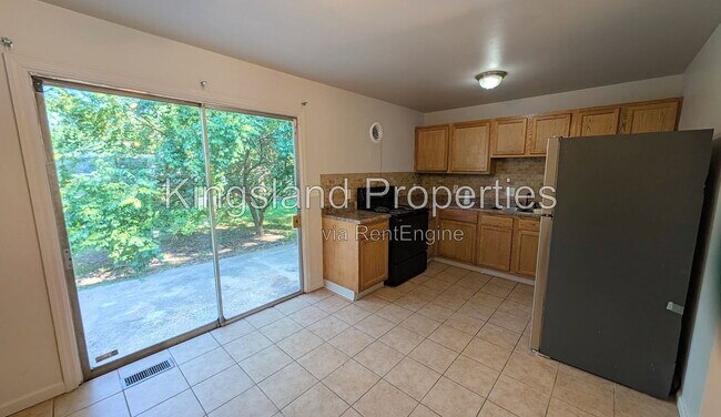 Building Photo - 272 Elmdale Dr
