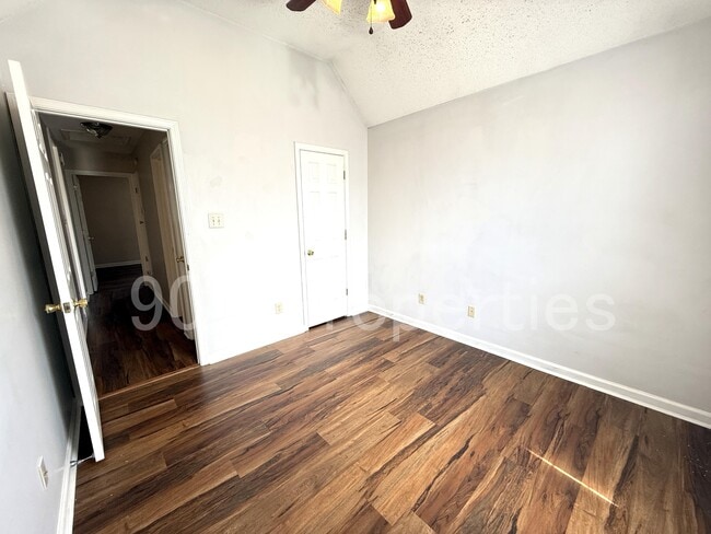 Building Photo - 40 Garden View Dr