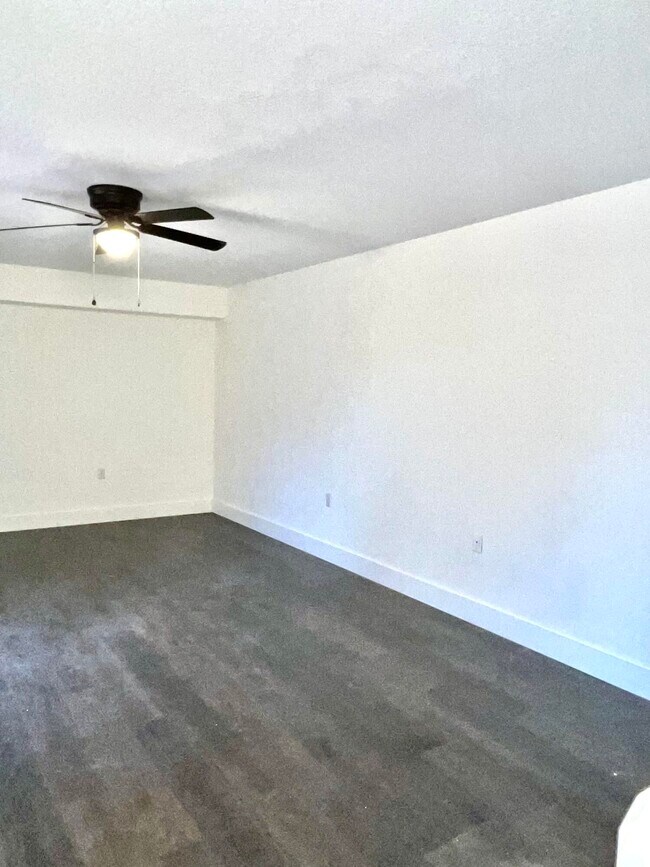 Building Photo - 904 9th Way