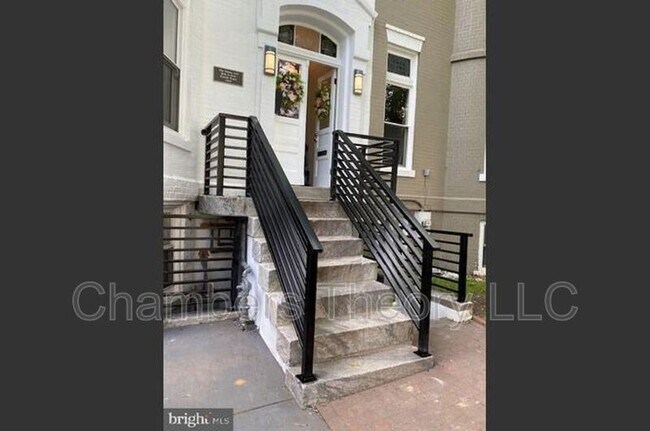 Building Photo - 1640 19th St NW