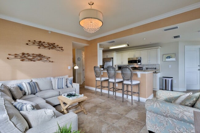 Building Photo - Oceanfront Condo 2 bed/ 2ba Beautifully Decorated and Furnished