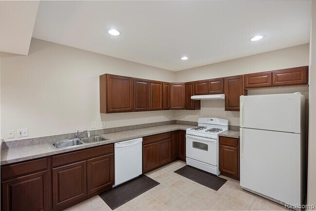 Building Photo - 50353 Livingston Dr